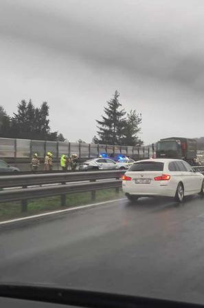 Prometna nesreča na avtocesti pri Uncu