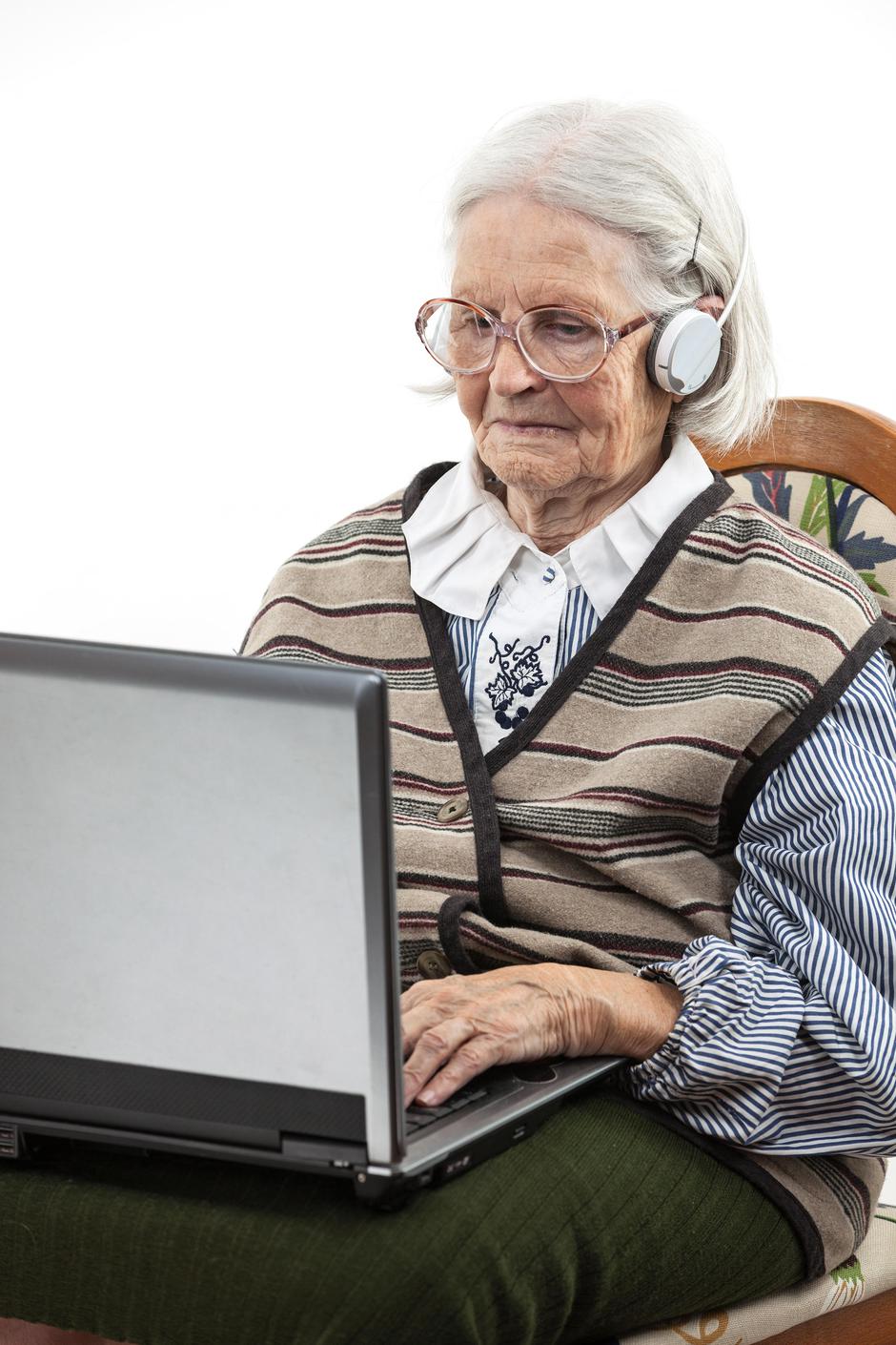 Skype in starejši | Avtor: Profimedia