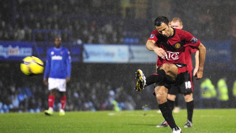 Ryan Giggs bo do nadaljnega na bolniški. (Foto: Reuters)