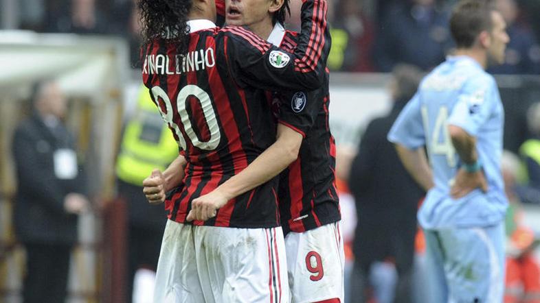 Filippo Inzaghi in Ronaldinho sta rešila Milan. (Foto: Reuters)