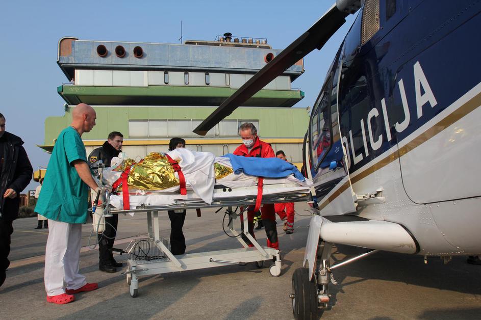 77-letnik naj bi imel opečene kar 40 odstotkov kože na telesu. (Foto: Barbara Mi