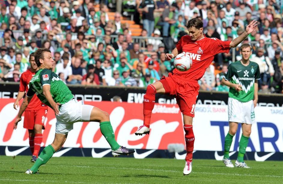 Milivoje Novaković (desno) v akciji proti Werderju. Köln še drugič nemočen. (Fot