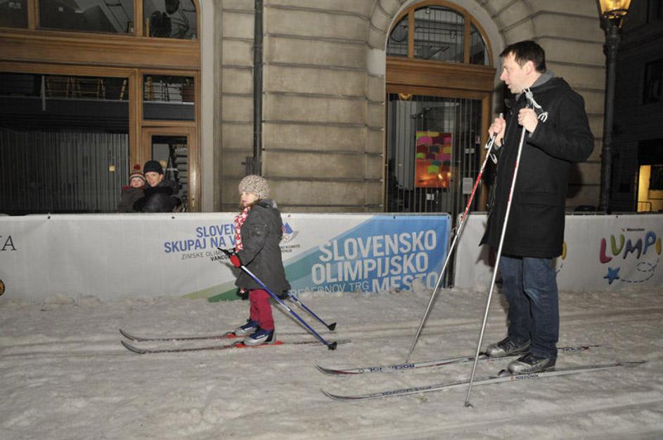 Sneg za male in velike. (Foto: Žurnal24)