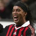 Ronaldinho se težko upira skušnjavam zabave. (Foto: EPA)