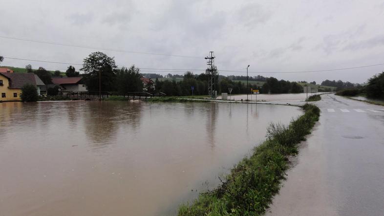 V Stranjah imajo poplave povprečno dvakrat na leto, zalilo pa jih je tudi ob zad