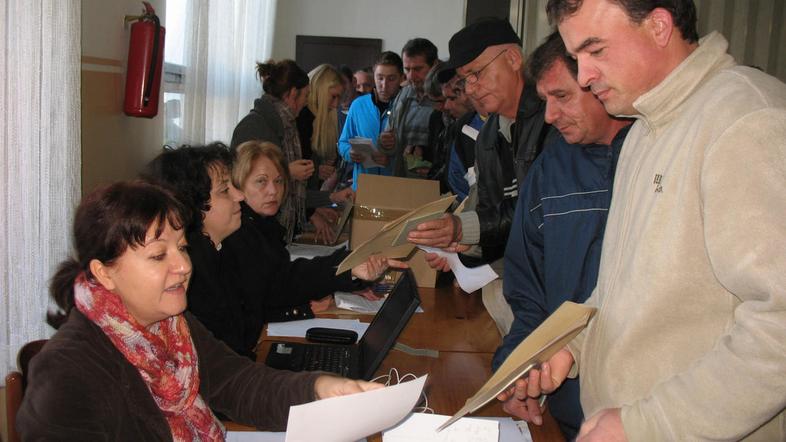 V največjih težavah so očitno gradbena podjetja. Medtem ko v mariborskem CPM in 