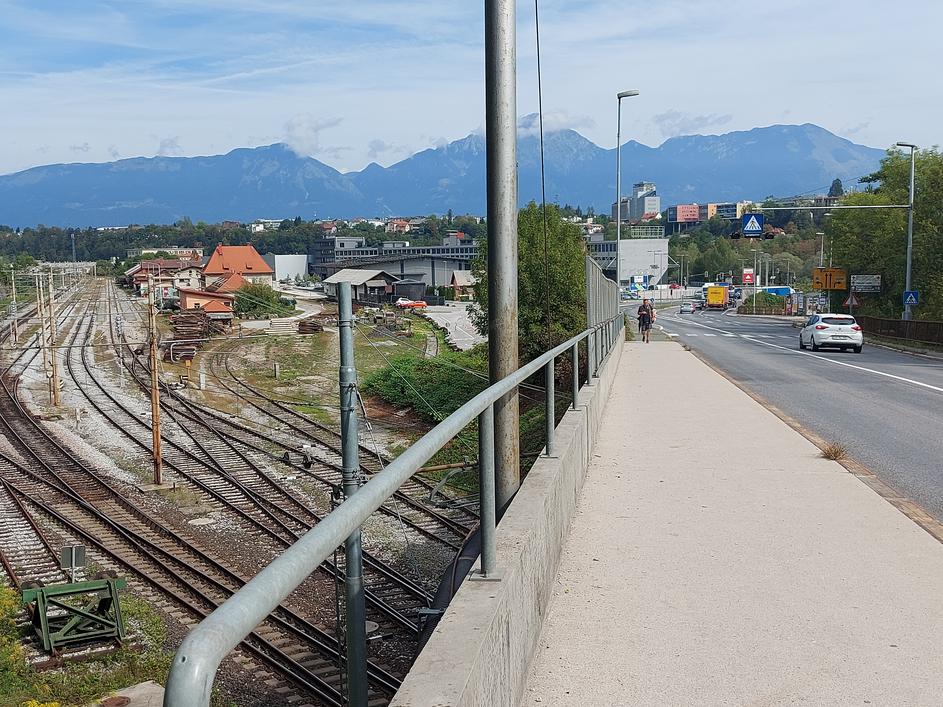 Kranj, cesta, železniški tiri