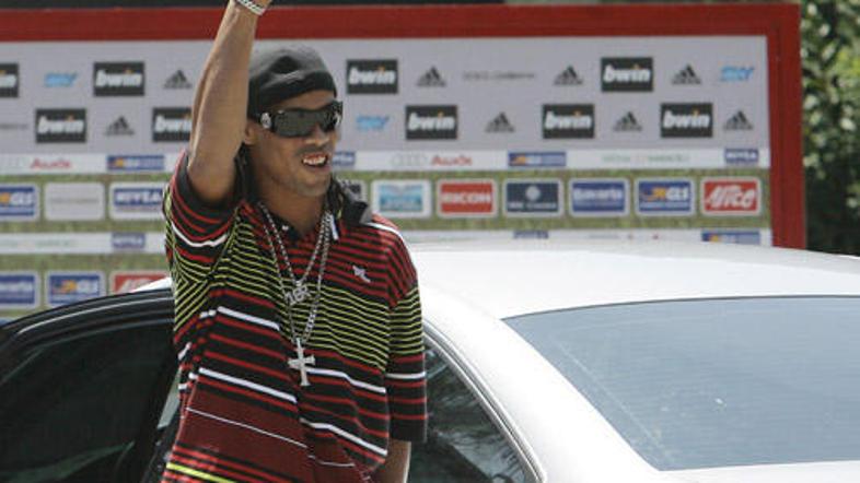 Ronaldinho je v lombardijsko prestolnico prispel dobre volje.