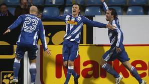 Zlatko Dedič (v sredini) je za Bochum zabil svoj drugi zadetek. (Foto: Reuters)