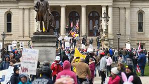 Protesti proti ukrepom ostani doma