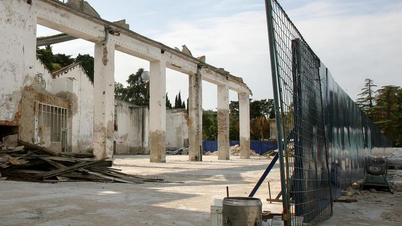 V Argolini še ne vedo, kaj bodo po rušitvi zidu uredili na zemljišču nekdanje to