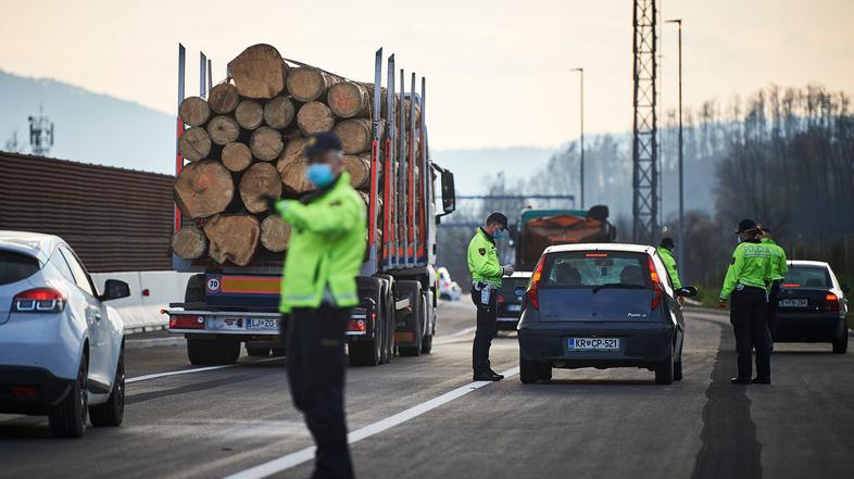 policija Slovenija zaščitne maske