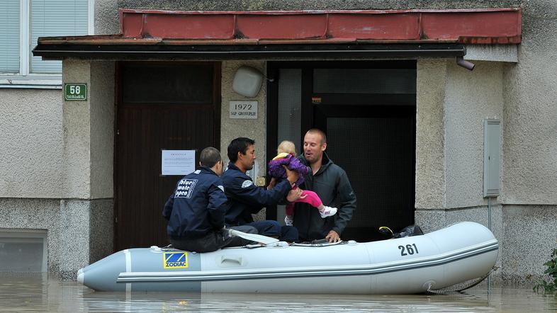 Poplavljenci bodo dobili od 250 do pet tisoč evrov pomoči. (Foto: Anže Petkovšek