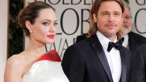 scena 01.02.12. angelina jolie, brad pitt, US actress Angelina Jolie (L) and her