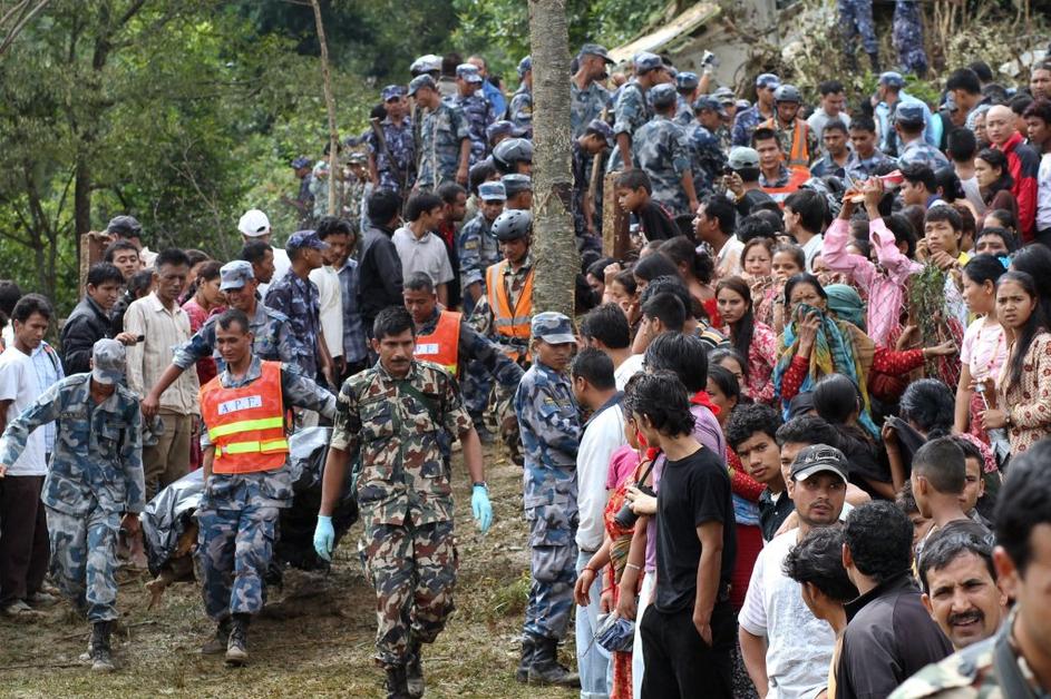 Strmoglavljenje letala v Nepalu.