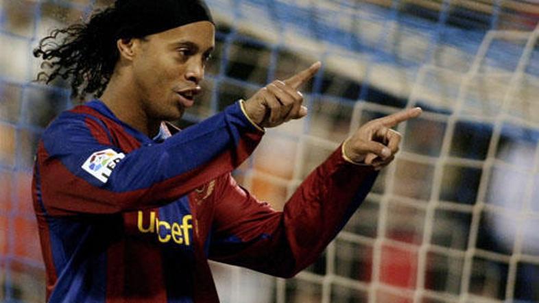 Ronaldinho je navkljub slabi formi še vedno eden najboljših driblerjev na svetu.