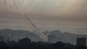 Hamas z raketami napadel Izrael