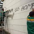 Konec tedna je na pročelju ZD Izola nastal grafit z napisom Kalanova go home! (K