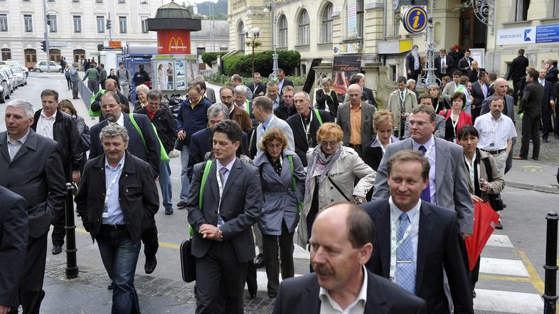 Komunalni delavci iz vse Slovenije so se včeraj izobraževali, danes pa bodo tekm