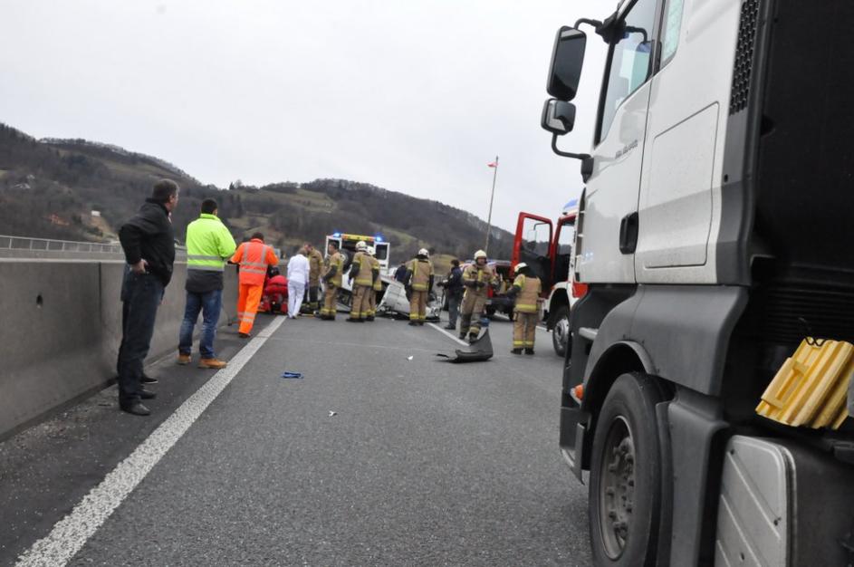 Prometna nesreča na avtocesti 