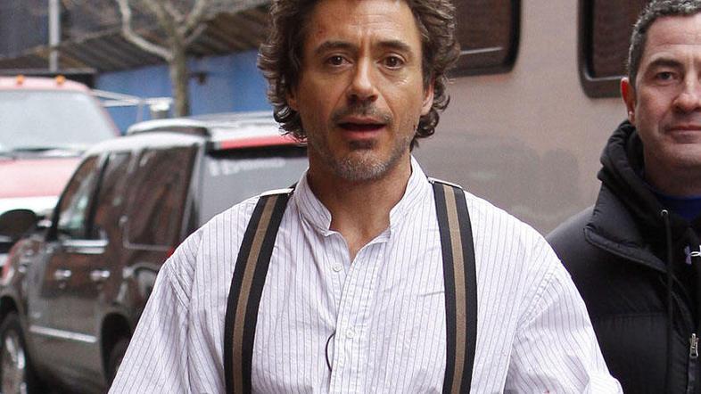 Robert Downey Jr. na snemanju Sherlocka Holmesa.