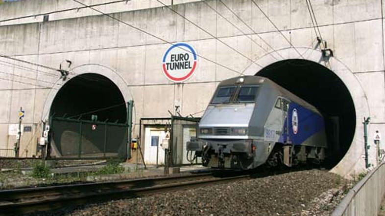 Channel tunnel between england and france