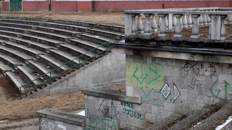 Inšpektorji bodo lastnikom Plečnikovega stadiona zaradi propadanja naložili nujn