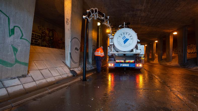 podvoz Zalog poplave padavine komunalna služba zaprta cesta