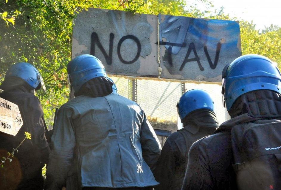 Spopad med policisti in nasprotniki gradnje železniškega predora.