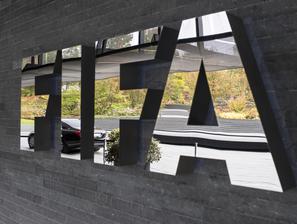 Šport: Nove spremembe za transspolne športnike, oglasila se tudi Fifa - Fifa logo zaščitni znak