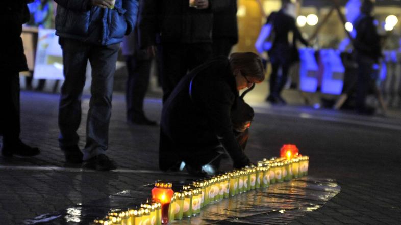 Prižiganje svečk žrtvam prometnih nesreč