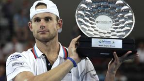 Roddick je navajen pozirati z lovorikami v rokah. (Foto: Reuters)