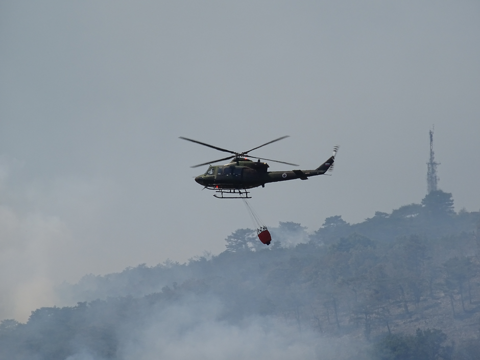 požar na krasu helikopter | Avtor: Vlada Republike Slovenije