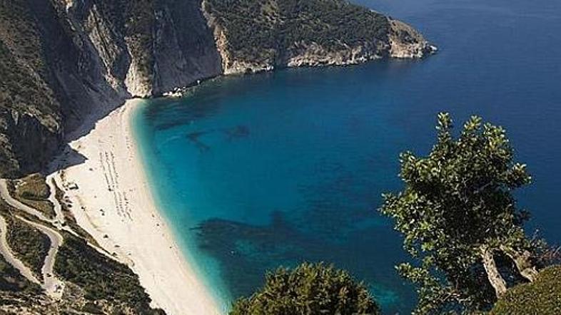 Plaža Myrtos na grškem otoku Kefalonija je morda najbolj "dramatična" plaža v Io