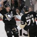 Sidney Crosby (levo) je zablestel tudi proti Buffalu. (Foto: Reuters)