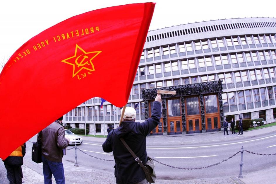 Protest in razprava o referendumu