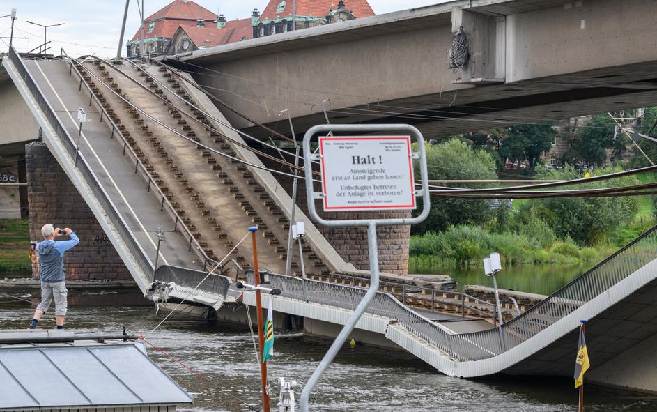 porušen most čez reko Laba v Dresdnu