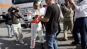 V Jerezu je Lewisa Hamiltona pričakalo več novinarjev kot španskih navijačev.