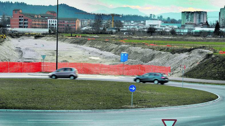 Dela Titove ceste med krožiščem Žale in križiščem s Kranjčevo ulico ne bo gradil