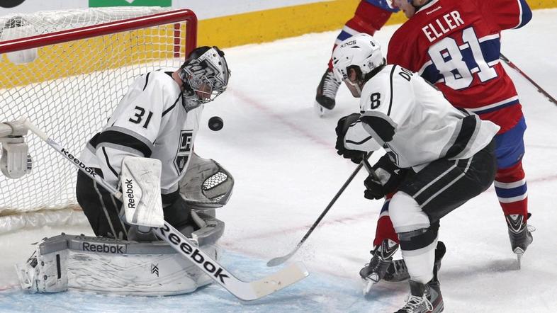 Vratar Martin Jones na tekmi med LA Kings in Montrealom