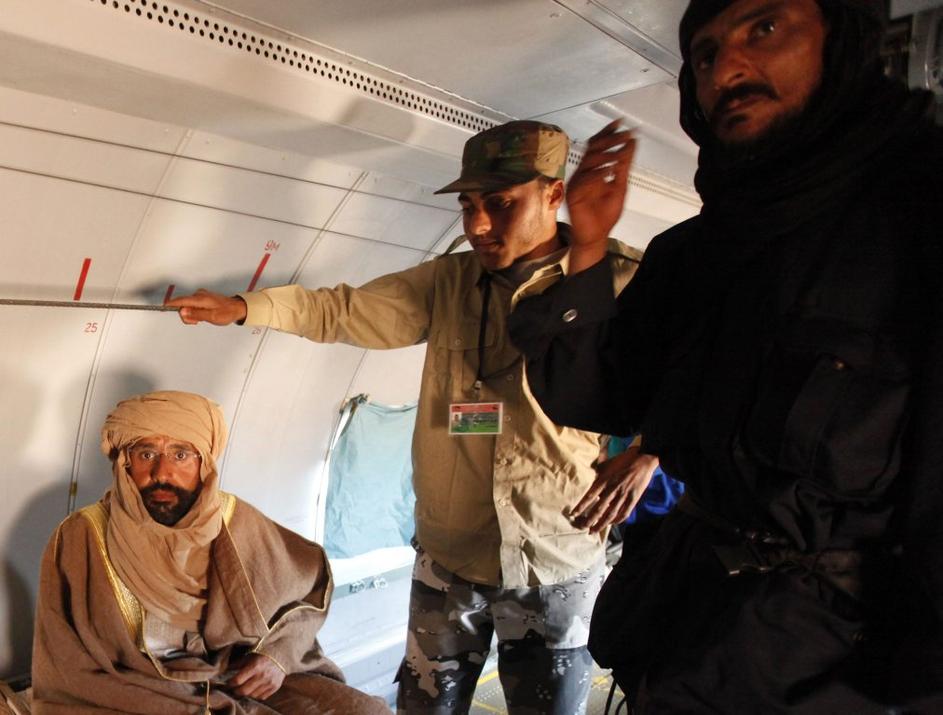 Saif al-Islam v letalu po prijetju..