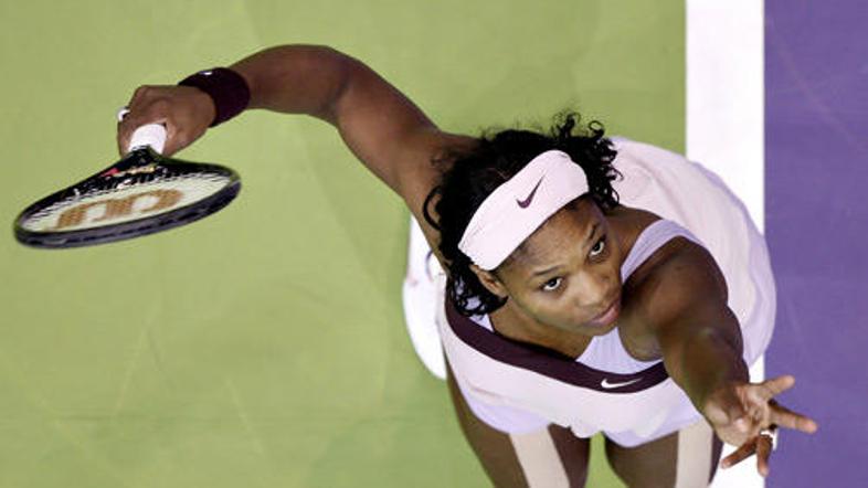 Serena Williams še vedno vztraja na vrhu lestvice WTA.