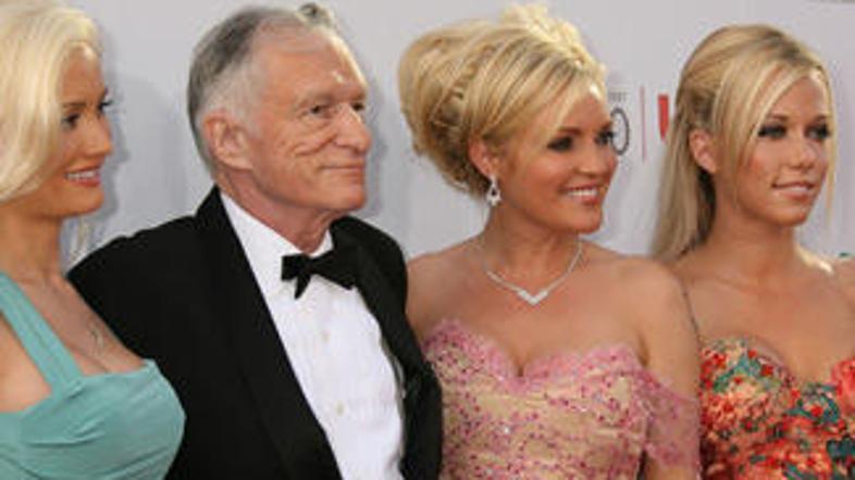Hugh Hefner živi v Playboyevem dvorcu s Holly Madison, Bridget Marquardt in Kend
