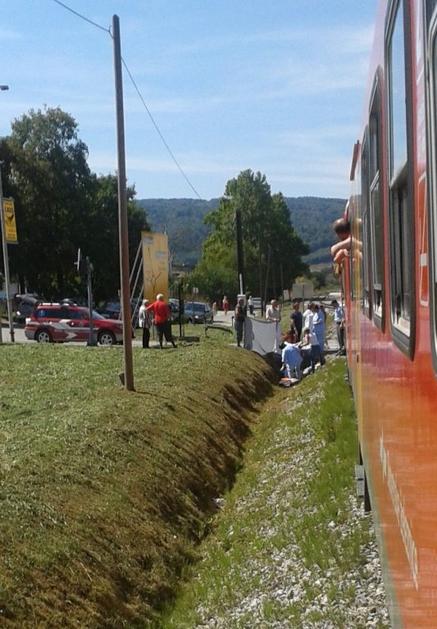 Vlak je pri Ivančni Gorici zbil pešca.