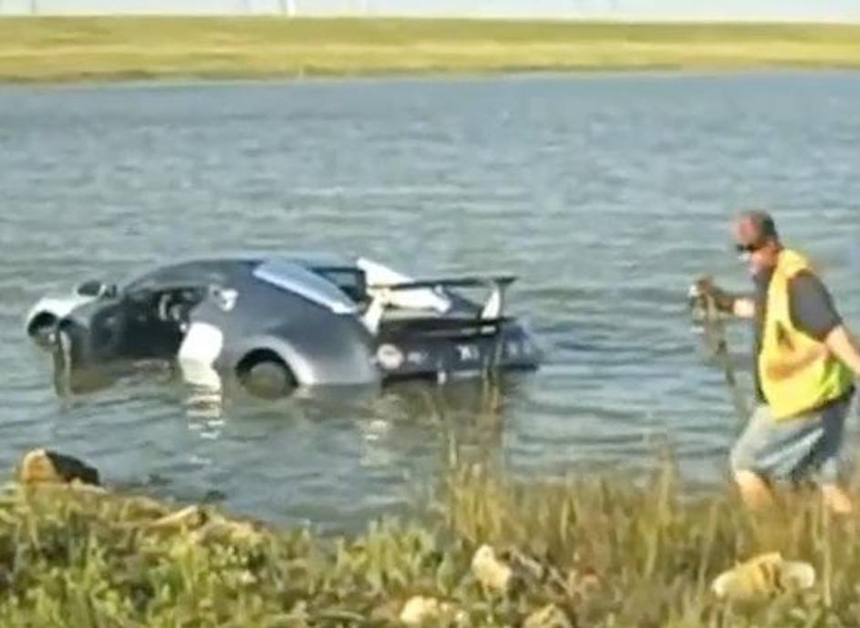 Nesrečni lastnik bugatti veyrona je po nesreči avtomobil odpisal. Foto: Youtube