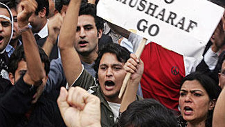 Protestniki v Islamabadu so proti predsedniku.