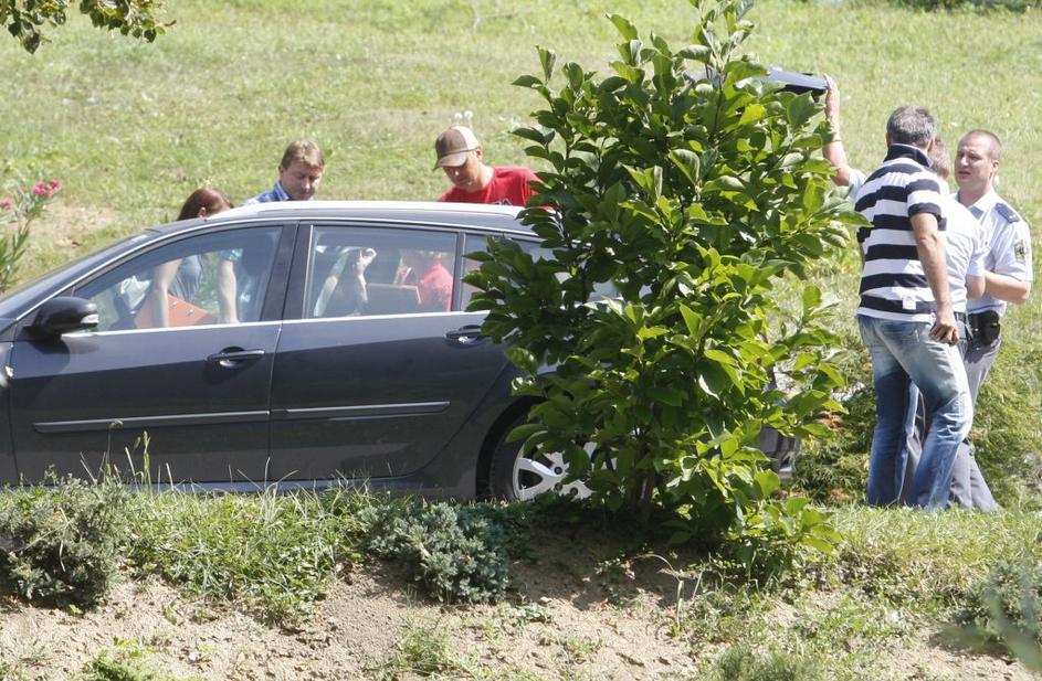 Matjaž Kovačič odpeljan na policijsko postajo.