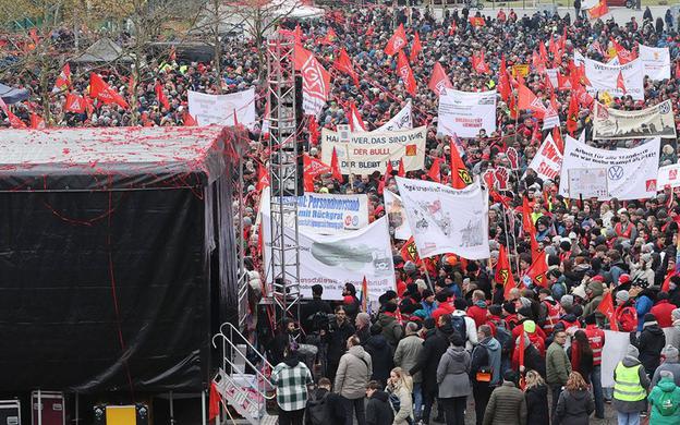 Protesti pred sedežem Volkswagna