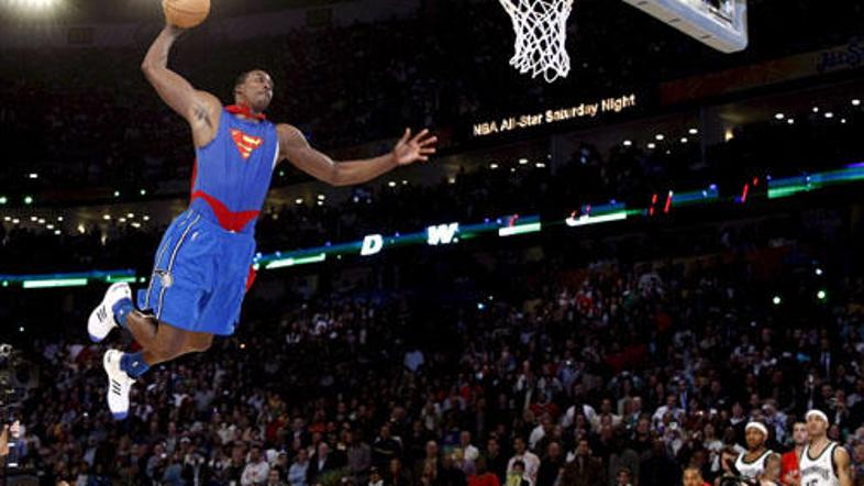 Takole je lani zabijal Superman, ki ga kličejo tudi Dwight Howard.