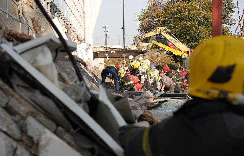 Novi Sad železniška postaja zrušitev strehe | Avtor: Profimedia